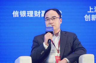 信银理财副总裁贺晋参加圆桌对话_副本.jpg