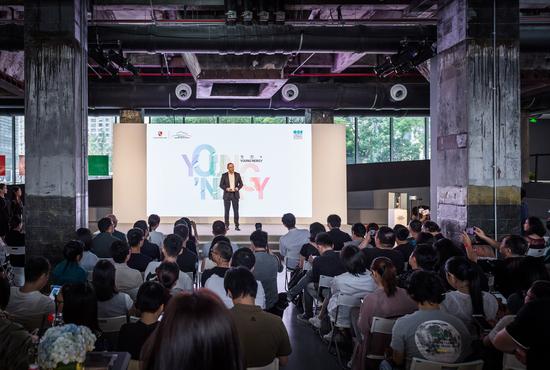 ��ʱ���й��ܲü���ϯִ�йٷ�����������Mr. Franz Jung���´�