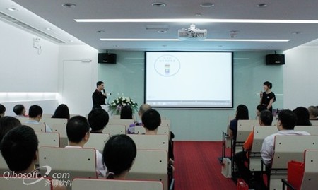 ������פ����ʹ�ݹ�ԱErika Csath�����Ŀ