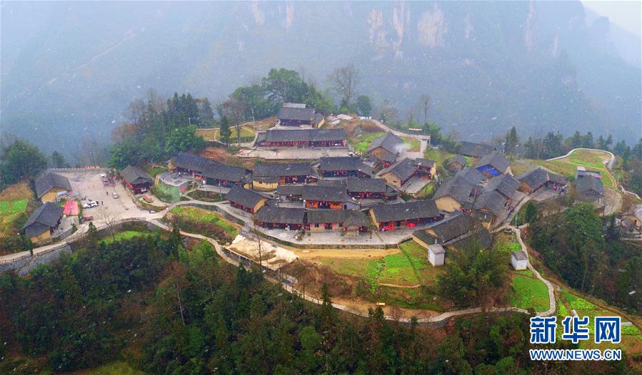 ���»�ȫýͷ����ʮ�Ŵ��ر𱨵���ͼ�Ļ�������5��������д��������ִ��������̵�׳��ƪ�¡�����ʮ�Ŵ󱨸濴��ʱ���й���ɫ������巢չս�԰���