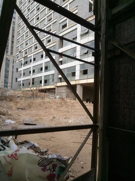 三四线城市烂尾楼围城:烟台黄金地段上项目烂尾