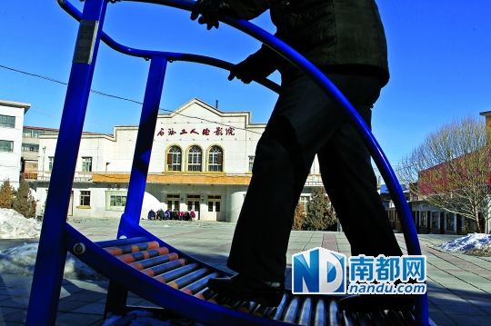 ʯ�͹������ϳǵ�ӰԺ�ſڶ�����ӰԺ�ѹر�ʮ���ꡣ