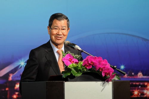 两岸共同市场基金会董事长萧万长26日率团赴博鳌