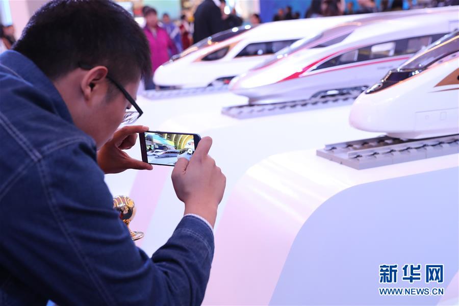 ��ʮ�Ŵ�ʱ�⡤ͼ�Ļ�������2���������룬�ܽ����������ԡ����·ܽ������ꡱ���ͳɾ�չ�ֳ��ı���