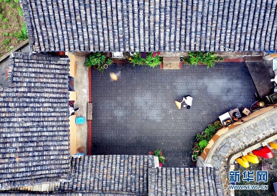 ���»�ȫýͷ�����������ǵ�С�����ͼ�Ļ�������3����ɽ��С��¼ҡ��������ɽ�����ִ��桰����ɽ��ͼ��