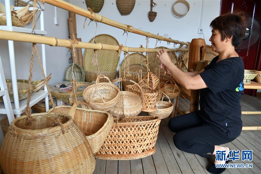 ���»�ȫýͷ�����������ǵ�С�����ͼ�Ļ�������10����ɽ��С��¼ҡ��������ɽ�����ִ��桰����ɽ��ͼ��