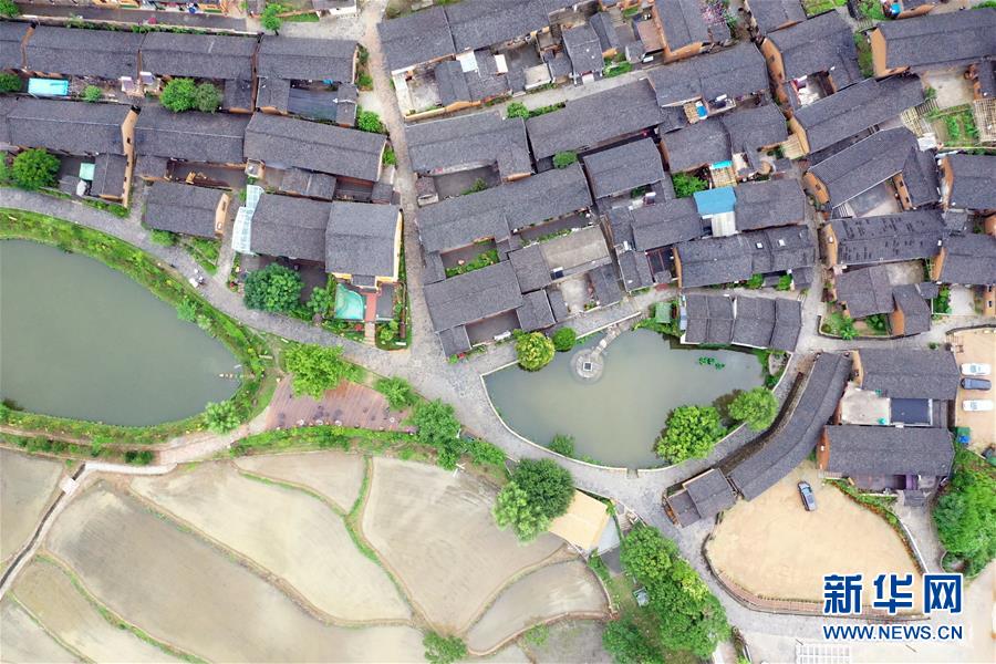 ���»�ȫýͷ�����������ǵ�С�����ͼ�Ļ�������7����ɽ��С��¼ҡ��������ɽ�����ִ��桰����ɽ��ͼ��