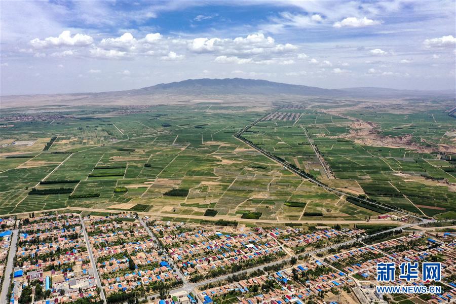 (新华全媒头条·走向我们的小康生活·图文互动)(3)23万人的命运转折——我国最大易地生态移民安置区的脱贫密码