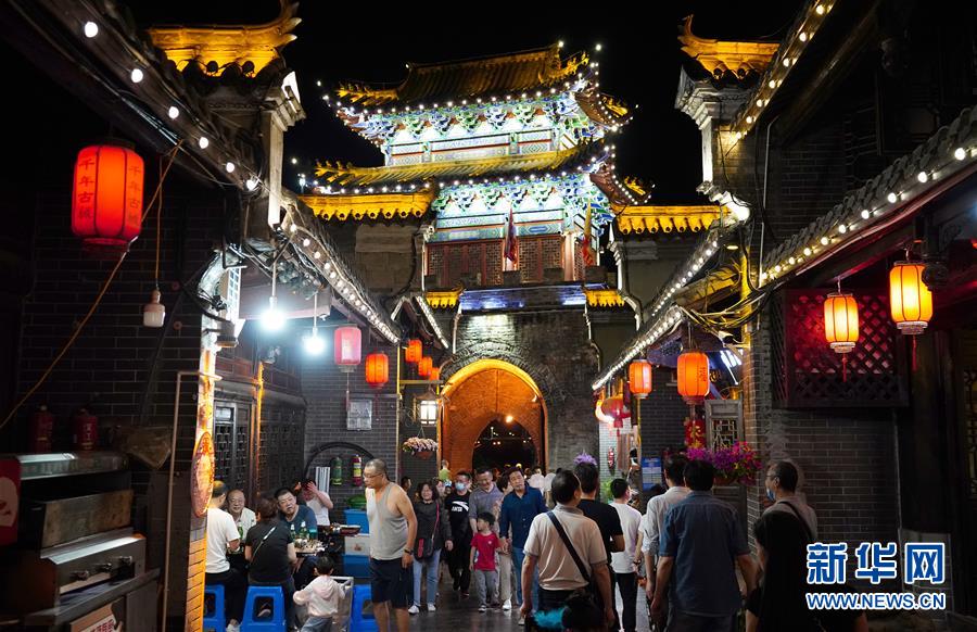 ���»�ȫýͷ�����������ǵ�С�����ͼ�Ļ�������2��ۏ����ɫС��·���������ذ�ɽ������ƶ���