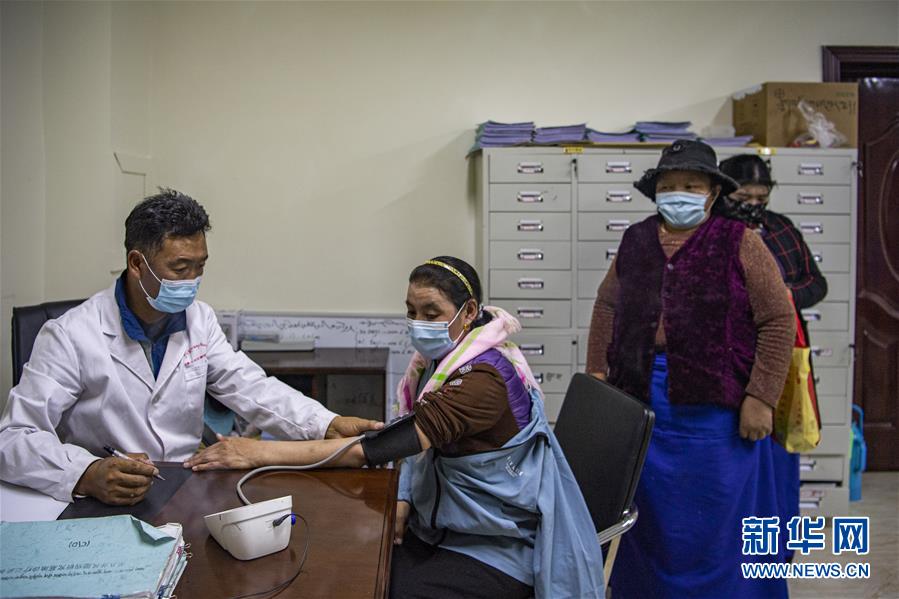 ���»�ȫýͷ�����������ǵ�С�����ͼ�Ļ�������6���������գ����ǵ��¼�԰���������׵ط�ƶ��Ǩ����Ҹ�����������