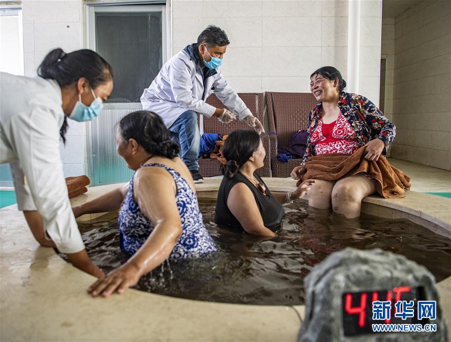 ���»�ȫýͷ�����������ǵ�С�����ͼ�Ļ�������10���������գ����ǵ��¼�԰���������׵ط�ƶ��Ǩ����Ҹ�����������